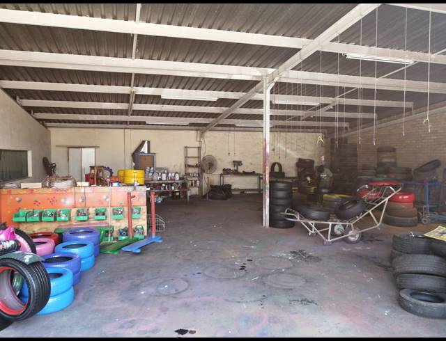 2,600M² WAREHOUSE FOR SALE IN BOLTONIA